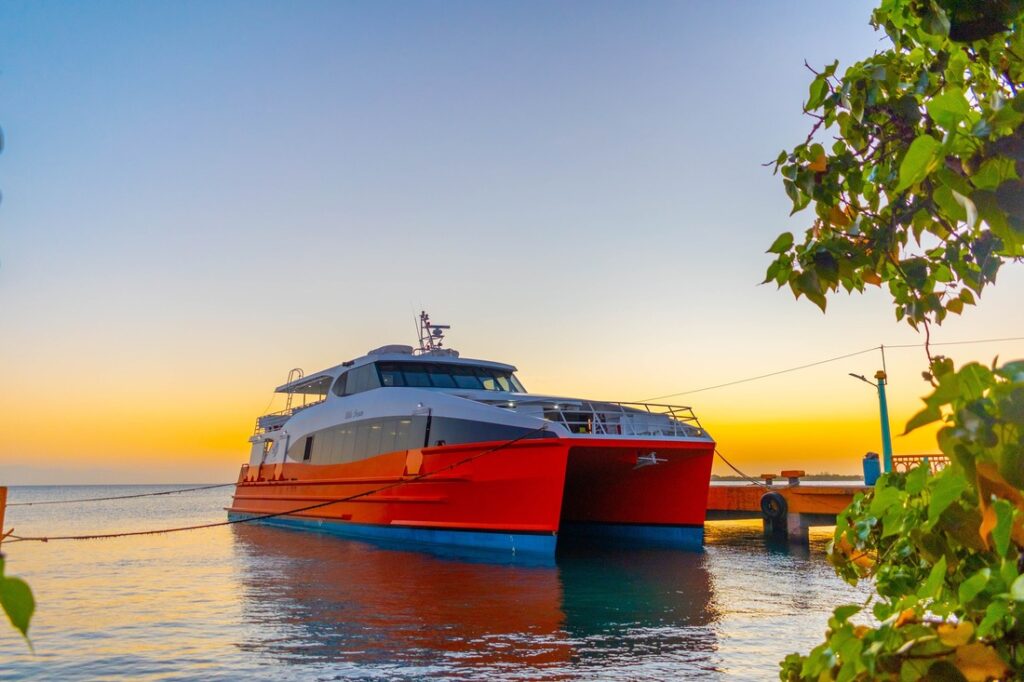 Dream Ferry + Roatan Island Tour